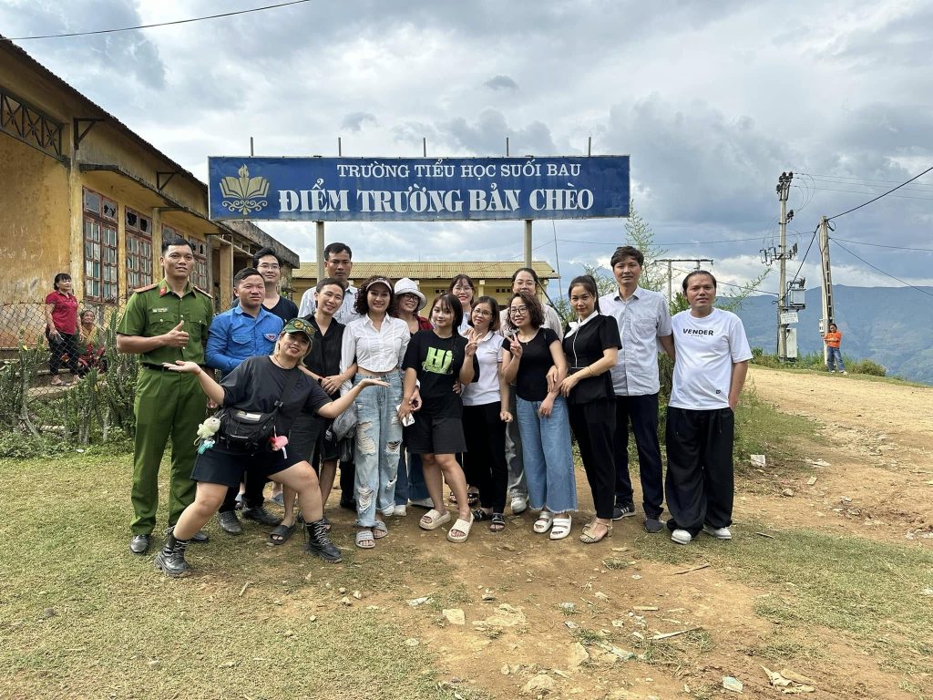 GBC GROUP LAN TỎA YÊU THƯƠNG TẠI SUỐI BAU: HÀNH TRÌNH ĐẾN VỚI NHỮNG NỤ CƯỜI 459753283 1058050379112539 4484599797107056683 n 1